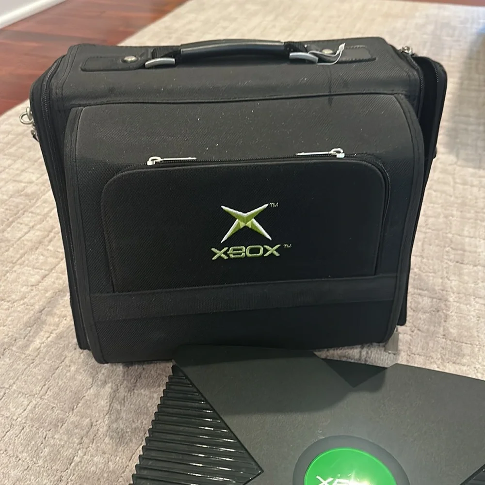 Xbox Console with Green Logo - Picture 2 of 6